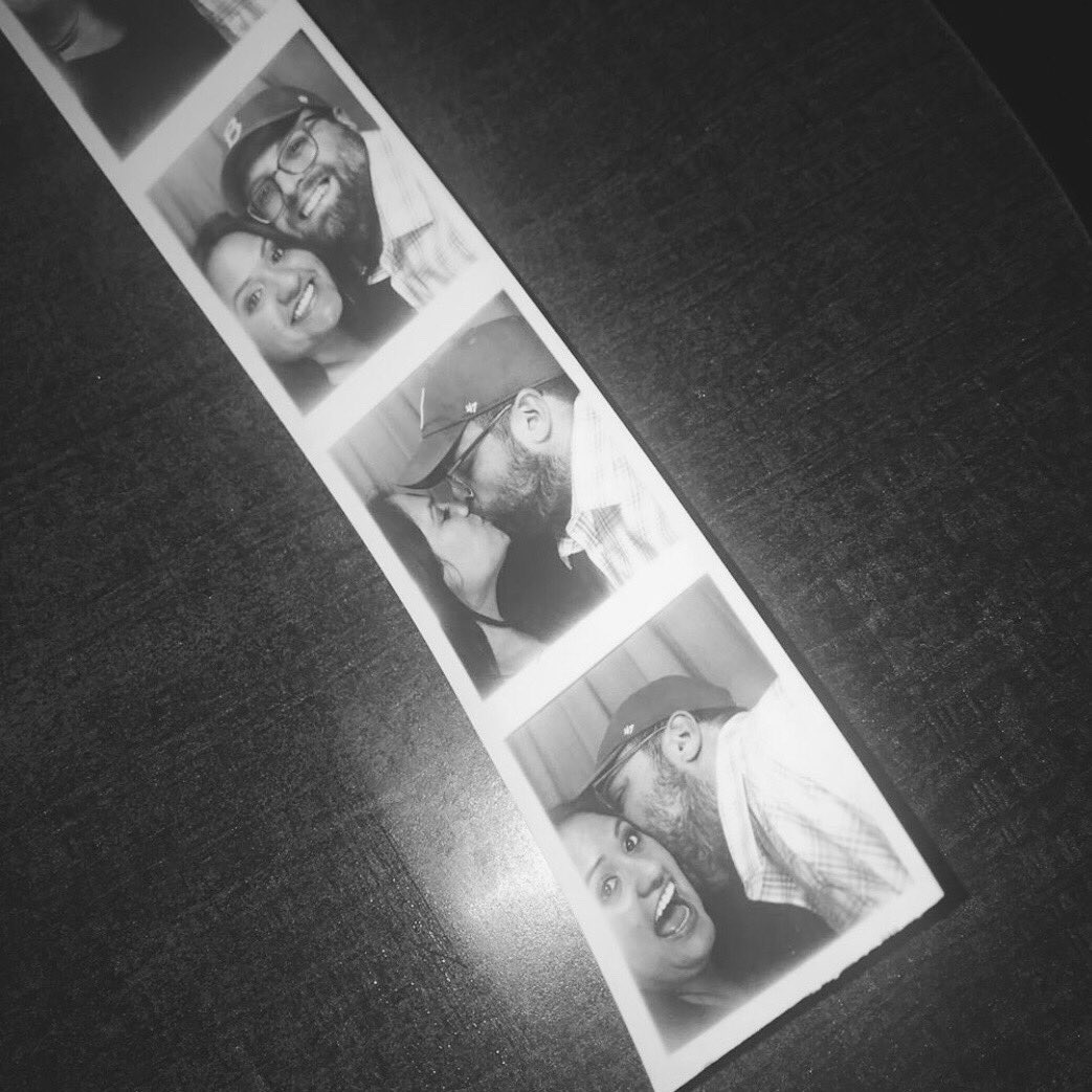 It’s Friday Junior! Get in here tonight for happy hour until 8 PM, no cover or minimum EVER. See you at Mom’s!