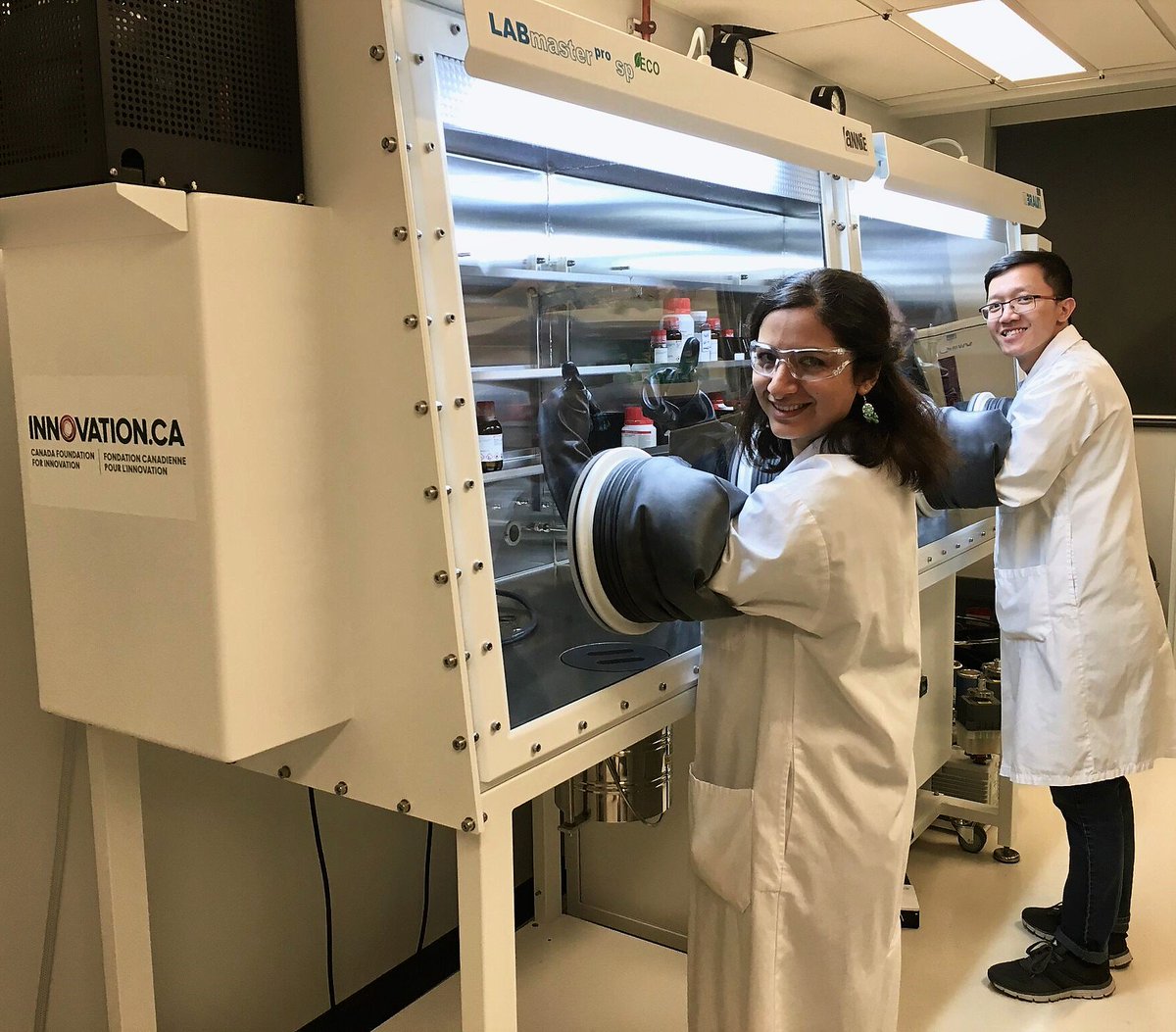 GolAra1i's tweet photo. Our chemistry research group develops innovative organometallic catalysts and therapeutics @U_INRS. Our @InnovationCA-funded glovebox allows us to manipulate air and moisture sensitive chemicals. #IAmInnovation #Contest #Bioorganometallics @CastonguayAnnie https://t.co/3A4TgjGX2H https://t.co/wBTrngjcrL