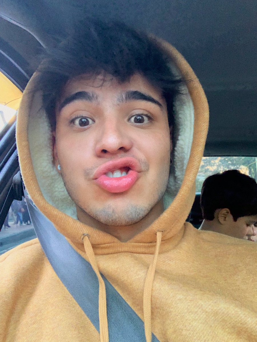 villalobossebas's tweet photo. Hoy son 23, los amo mucho. https://t.co/N8P0J2mcgK