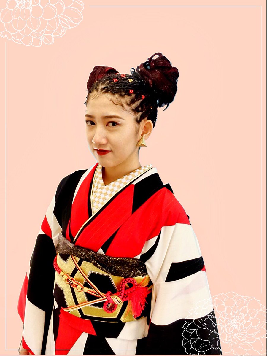 キモノハーツ沖縄 美浜 成人式の振袖 卒業式の袴のレンタル販売 前撮り撮影専門店 Na Twitteru オススメの個性派振袖 シンプルなデザインの振袖をカッコ良くコーディネート 今年着用のお嬢様はヘアセットや足元までこだわって成人式に出席されましたよ 個性