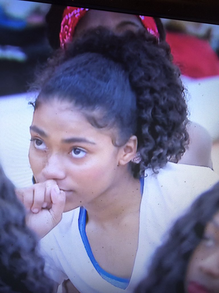 gentlegiantMJ's tweet photo. When your debating on paying attention or playing with the BOYZ #BringIt @JayleneContorts #teamjaylene https://t.co/sqd9HtUZTY