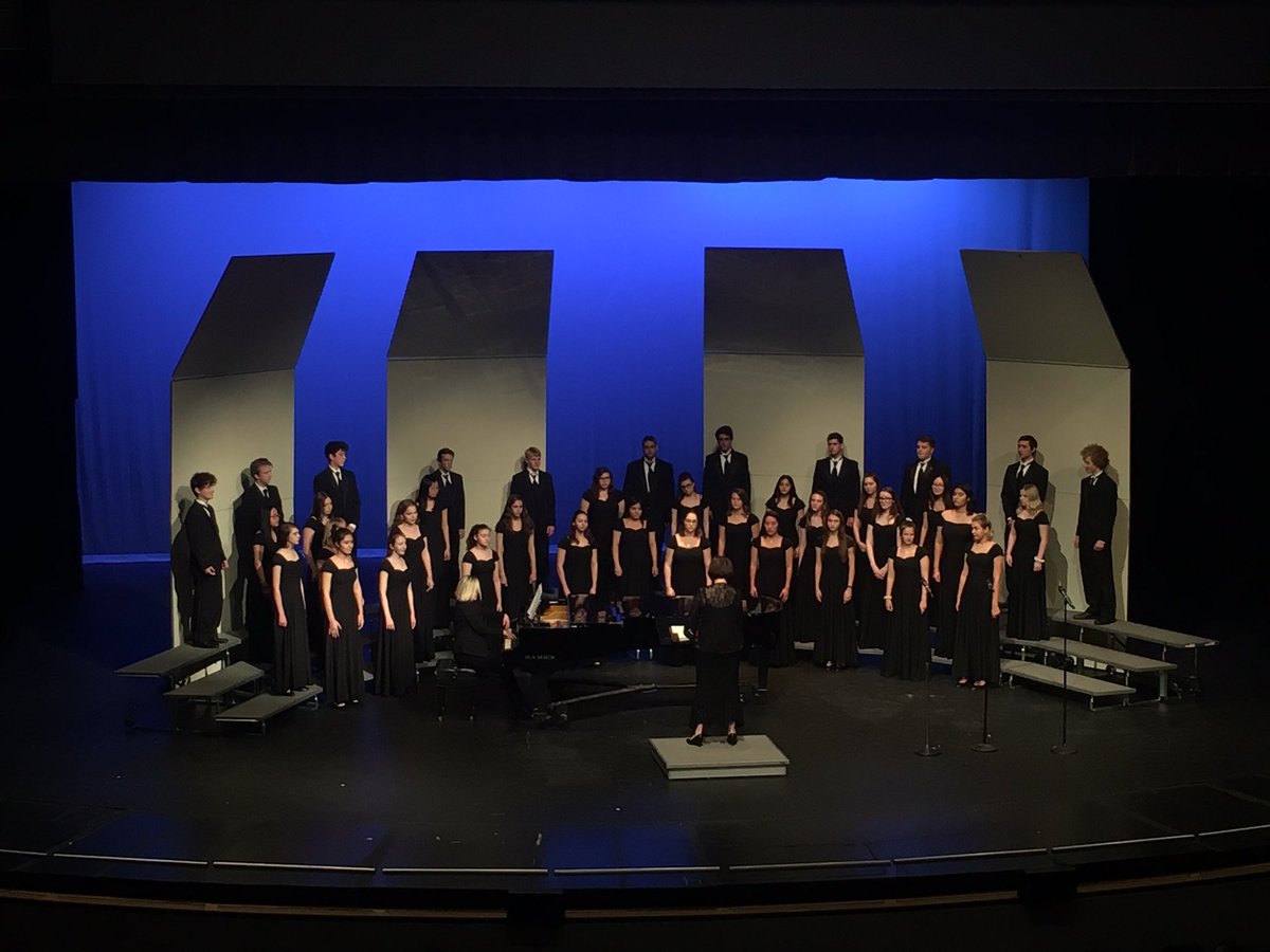 SUSDFineArts's tweet photo. Our wonderful hosts take the stage! The @DMHSSUSD Advanced Choral Ensemble starts with a strong “Salmo150” and closes with a unique “Dwijavanthi”... excellent performance Wolfpack! https://t.co/ktkOELQzh4