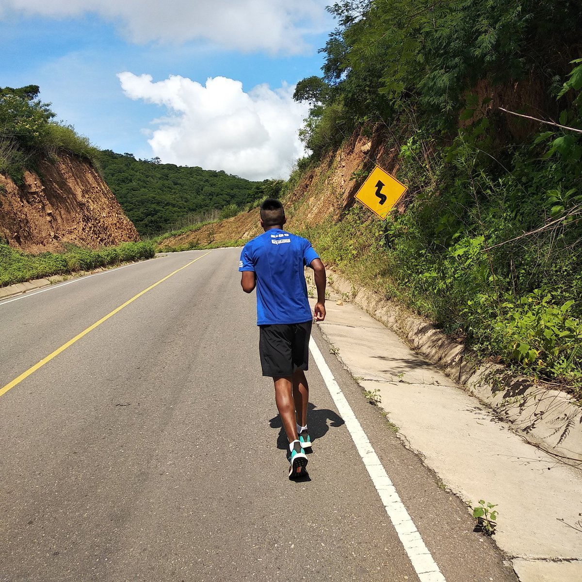 diegooalex19's tweet photo. #NuevaFotoDePerfil #running #runners #runnersofinstagram #Salta #Saltarun https://t.co/sBm4tWCiAZ