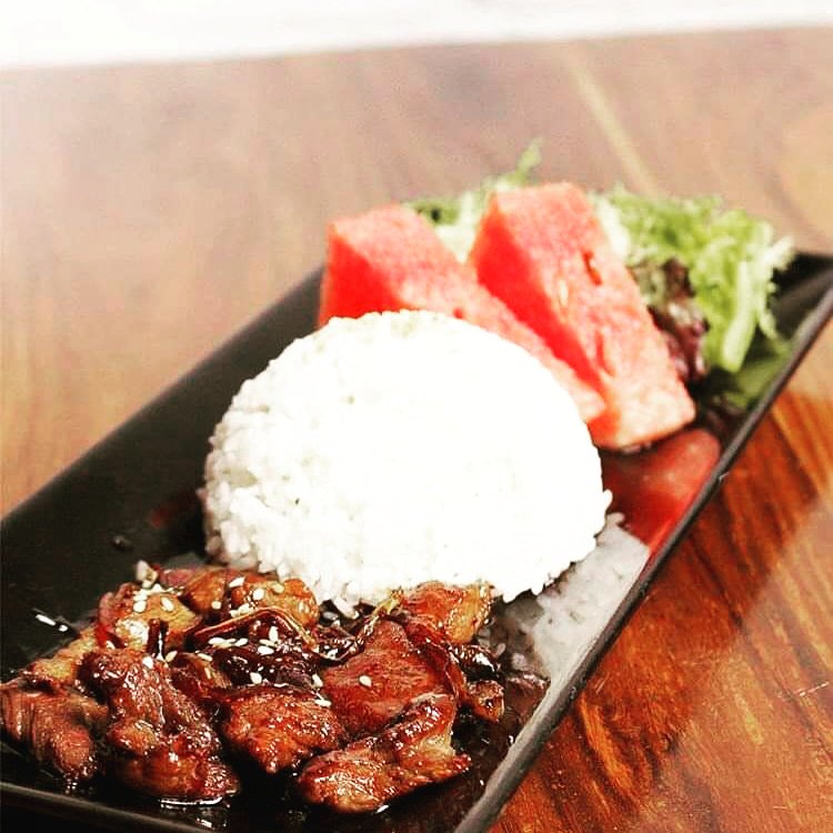 Beef Teriyaki Menggugah Selera

Irisan daging sapi ini sungguh menggugah selera. Dimasak dgn Bombay Sesame Sead dan Saus Teriaki ala Koffietijd. Disajikan bersama nasi putih, Coleslow dengan dressing  cocktail sauce, juga slice buah. Mau coba? ke Koffietijd aja 😋

#Koffietijd