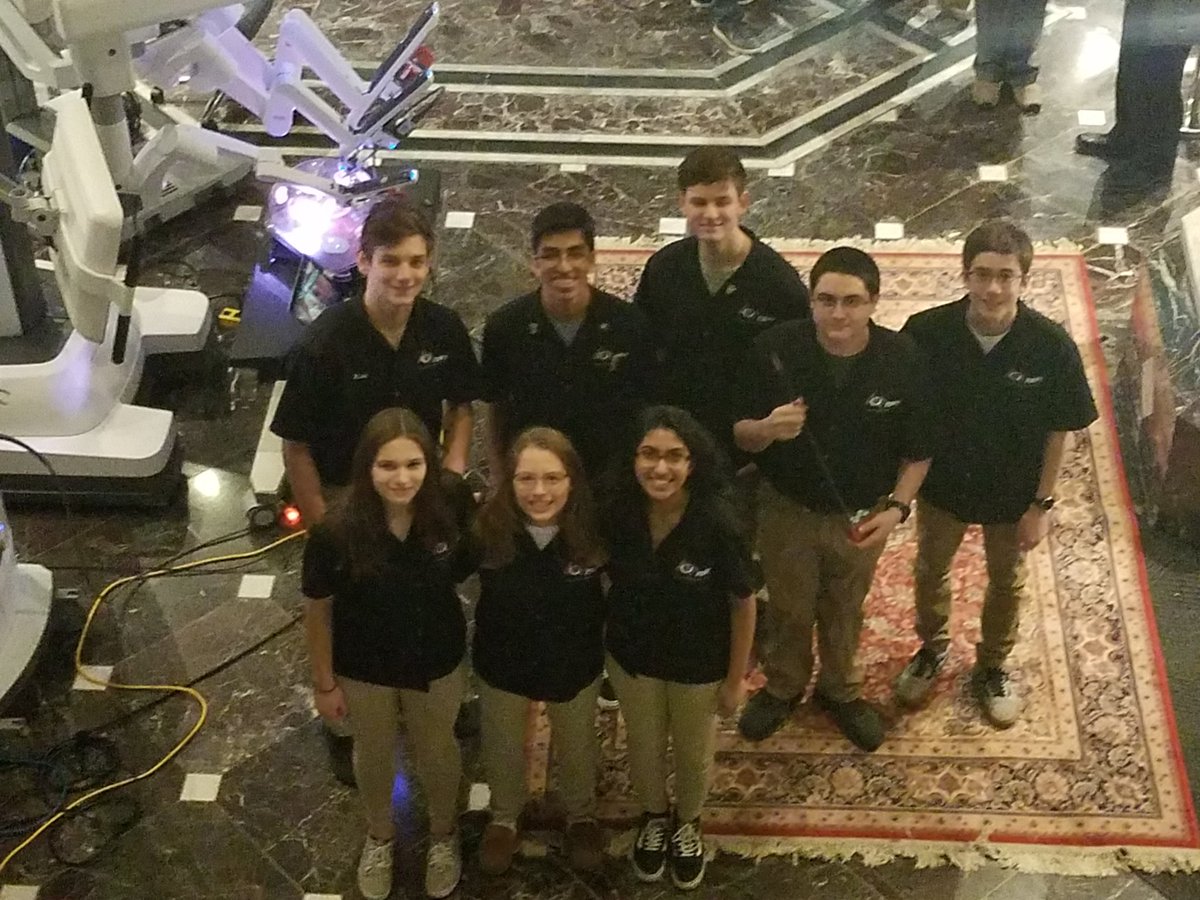 Gaelhawks230's tweet image. Amazing afternoon checking out the Intuitive Surgical DaVinci Robot at Griffin Hospital special event. Thanks to our sponsor @IntuitiveSurg and @GriffinHospital for making this happen! #omgrobots  #reallife