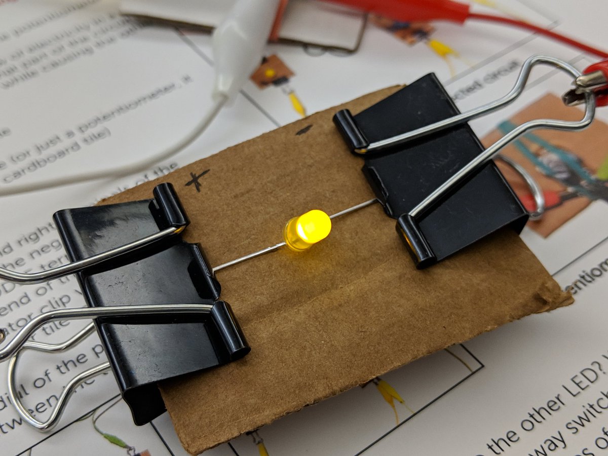 drabigailjoseph's tweet photo. Exploring circuits via the #MakerPromise circuit arcade curriculum. Success in the struggle is so sweet. @MakerEdOrg @DigitalPromise https://t.co/Eo5vckzm7R