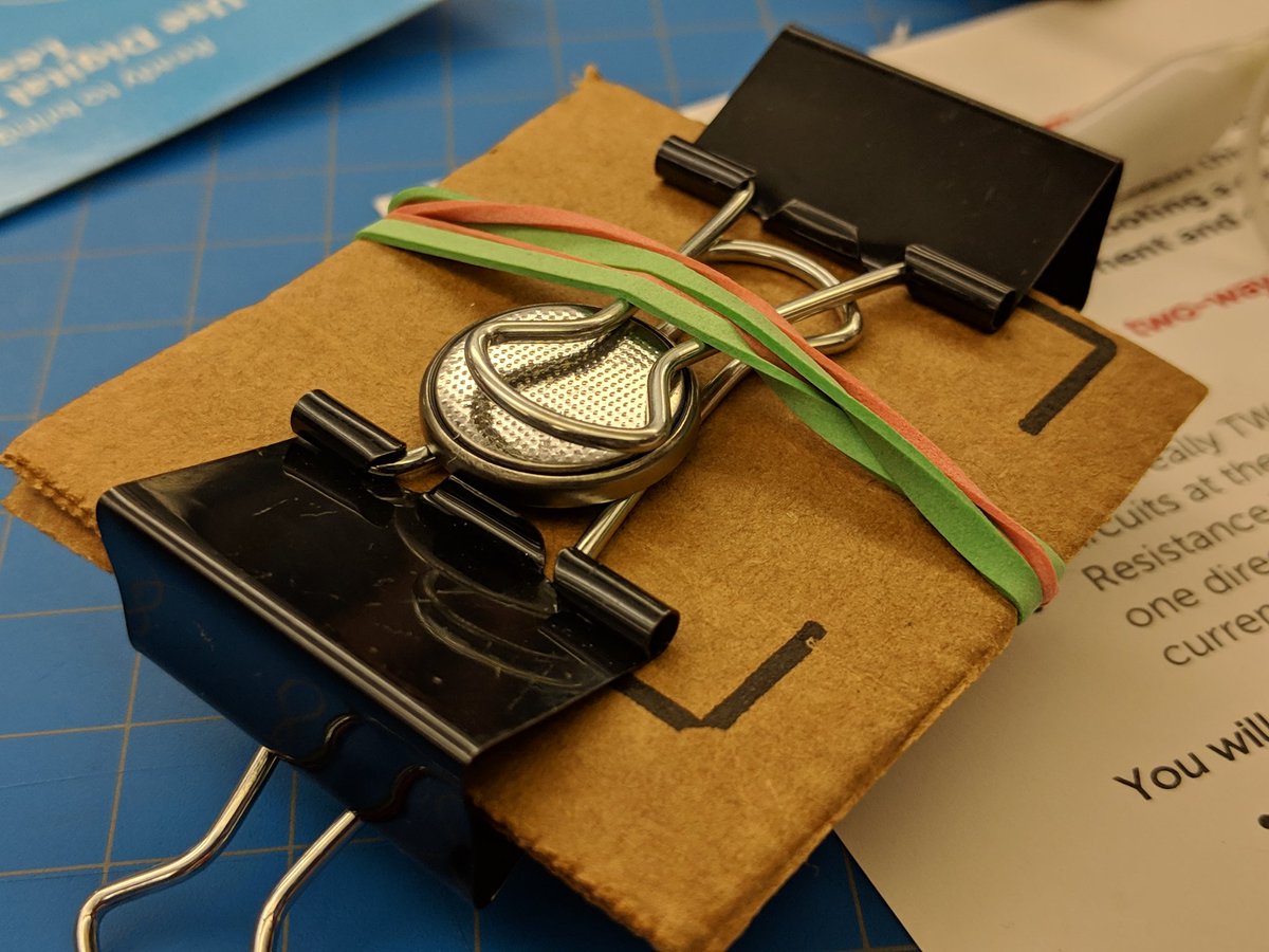 drabigailjoseph's tweet photo. Exploring circuits via the #MakerPromise circuit arcade curriculum. Success in the struggle is so sweet. @MakerEdOrg @DigitalPromise https://t.co/Eo5vckzm7R