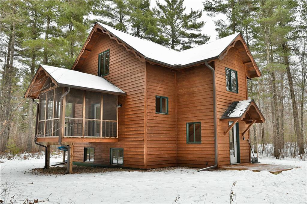 WiscCabins's tweet photo. #HaywardWI • 3 beds • 2 baths • 1,520 sqft $209,000 Est. Mortgage: $836/mo #wisconsincabinsforsale https://t.co/3nKebV35I4 #cabin #hunting #fishing #camping #forest #wilderness https://t.co/5tjDxJOfZa