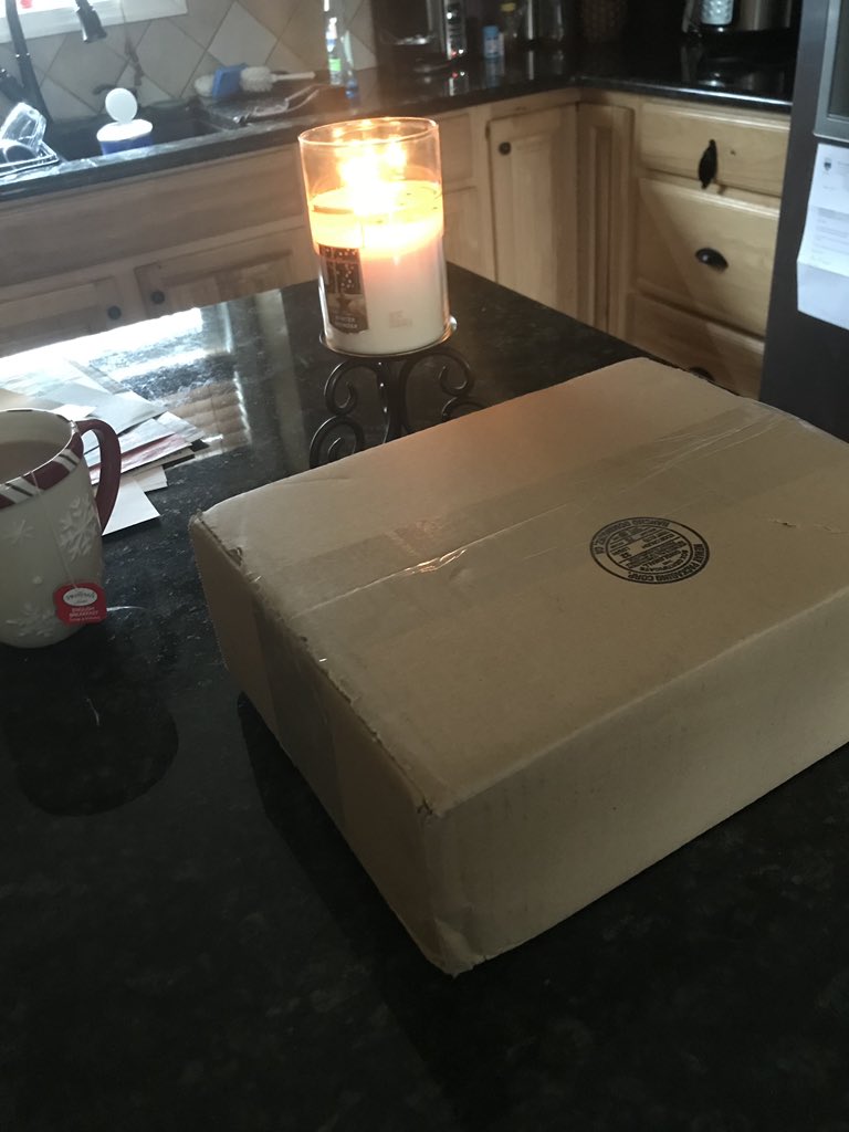 DebbieZuccon's tweet photo. Super exciting delivery today ... can’t wait to share! #lifechanging #somanybenefits #pure #USA #cbd #hemp https://t.co/xINlXq4l6t