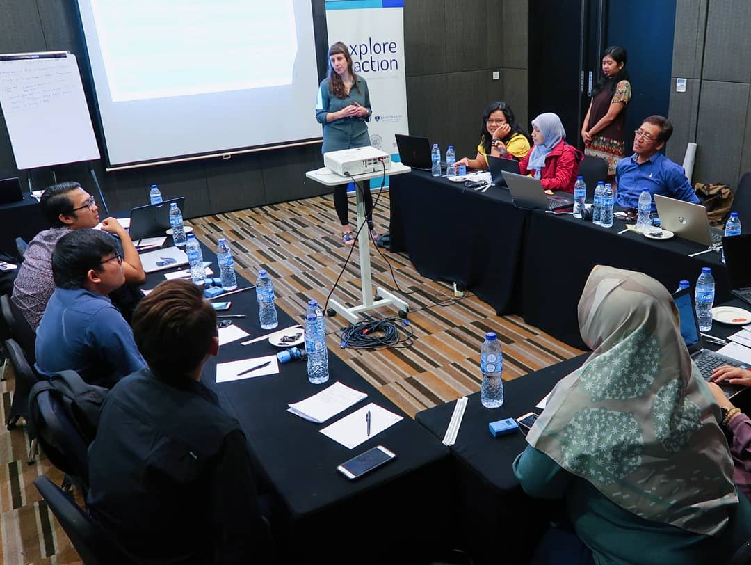 gemilangsehat's tweet photo. #Explore4Action Global Partner Meeting hari terakhir.
▪️
Hari ini Anna Page (@anna_page_ ) peneliti dari @RutgersNL memandu persiapan pelaksanaan penelitian #YouthVoicesResearch tahap 2 yang akan segera dilaksanakan.
▪️
#RutgersWPFIndo https://t.co/5SbyoOyq0y