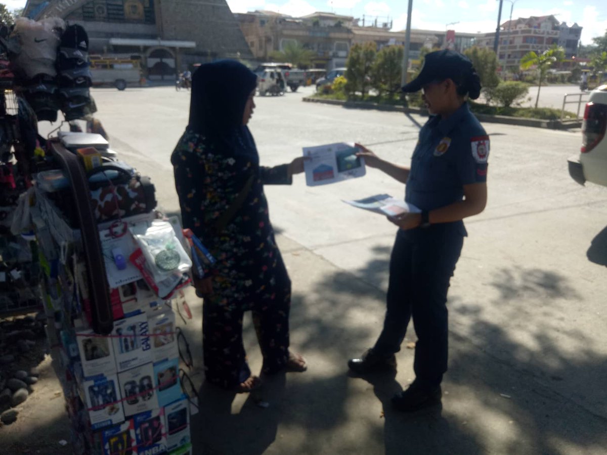 PNPtabukcity's tweet photo. "The most important thing about communication is hearing what isn't said"
PO2 May Ann Daggay engaged the Muslim Vendors at Bulanao, Tabuk City.
#CrimePrevention
#DistributionOfIEC Material
#PATROLPLAN2030 @ProcorRpcrd @PNPKalinga @PRO_Cordillera https://t.co/xCxIPToXxp