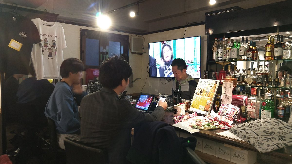 docue_info's tweet photo. YAMANOVAコーヒーのポップアップストア開催中です。マイカップ、マイボトルご持参くださいね。ない人は投げ銭でカップ貸出もしてます。ネパールコーヒー好評です。場所は、上野の御徒町、スナックCANDYさん。https://t.co/PArnPexpNc https://t.co/1d4nLkts9c