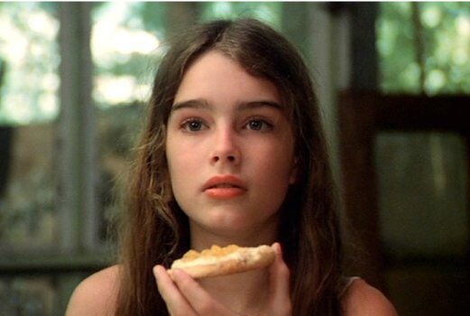 XboxHorrorXtrem's tweet photo. @BrookeShields Alice Sweet Alice (1976) In 1960s New Jersey, a withdrawn adolescent girl is suspected of her younger sister's brutal murder during her first communion, as well as a series of stabbings that follow.#70shorror #protoslasher #horrorfamily #horror #horrormovie https://t.co/veVluRBuHG
