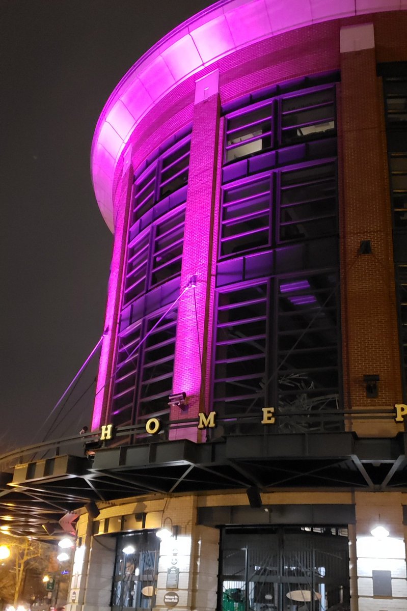 techbizEY's tweet photo. Oh hello, @TMobilePark ! #hellomagenta :) https://t.co/6vF1KEEjDQ