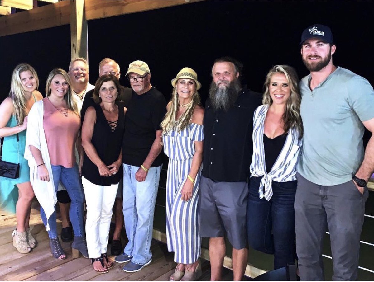 Losers Bar tweet media