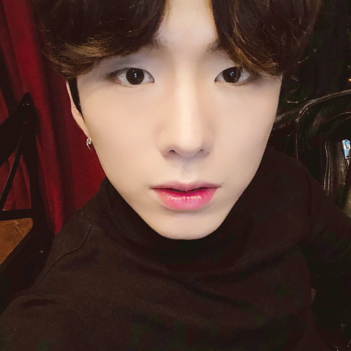 OfficialMONSTAX's tweet photo. [#기현] 말한건 지켜야지 몬베베 여깃슴당😀 https://t.co/hsFexrbAz7