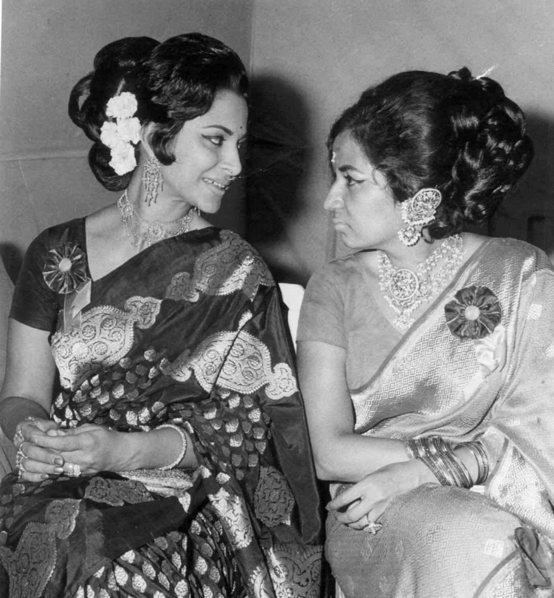 Film History Pics on Twitter: "#50YearChallenge Waheeda Rehman ...