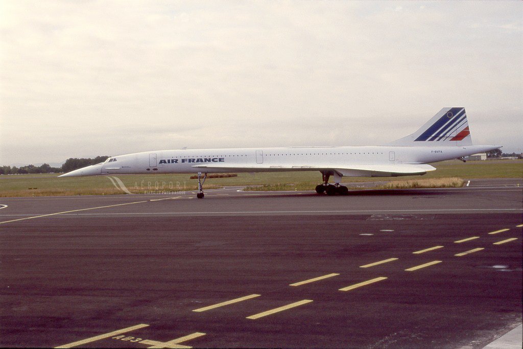 aeroportbiq's tweet photo. Il y a bientôt 24 ans, le Concorde se posait pour la toute première fois sur le tarmac de Biarritz. 🛬
Un moment unique dans l'histoire de l'aéroport ! 😁 https://t.co/CBktLBOp8p