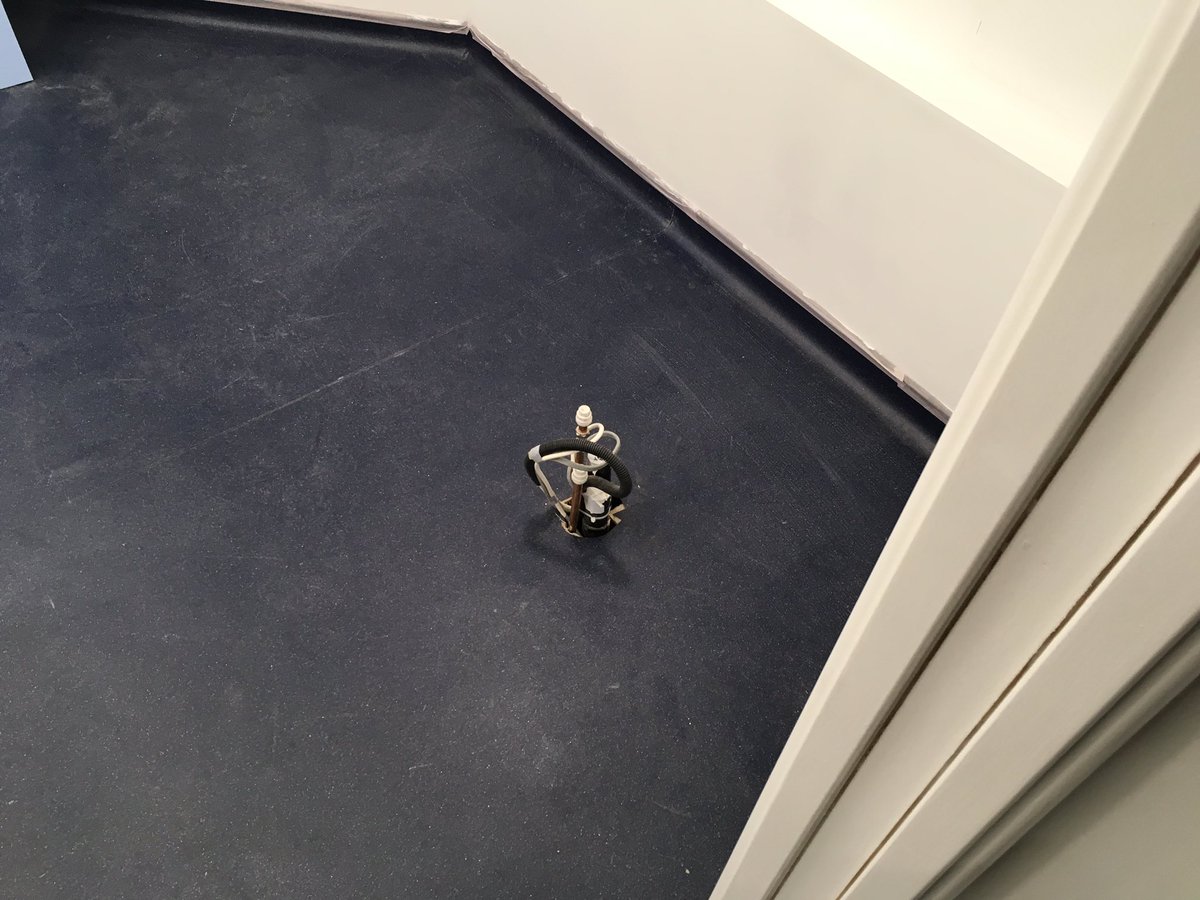 paulob19's tweet photo. Coming towards the end of a large project in Fulham. Plumbing for 5 x dental surgery rooms, with sinks and chairs, lots of challenges along the way! But what’s life without a challenge 😬👍👌🏼 #compressedair #exhaustpipes #suctionpumps #fulham #nhs #dentist https://t.co/ChkfgNrEqG