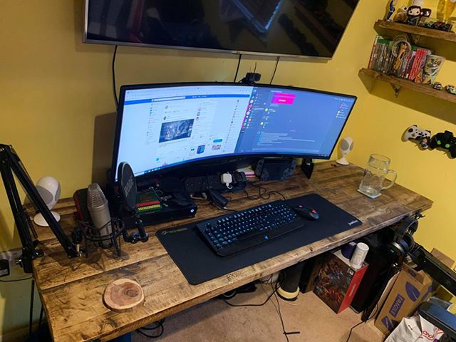 timber_yard's tweet photo. Want to give your #homeoffice space that #rusitcchic look?  Today's #beinspired #woodworkingproject comes from one of our customers who bought some of our reclaimed scaffold boards to make a computer desk...plus, for those who can seek it out, one of our yew tree coaster slices! https://t.co/uSikTdSzrd