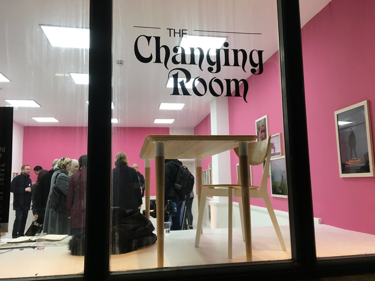 #TheChangingRoom exhibition officially opens today @LoungeLuton #storefront In Bute Street Luton from 1pm. There’s still time to apply if you want to be photographed by Catrine Val for this project    ow.ly/wTYK30nmqJ8