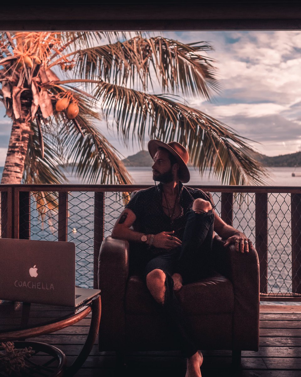 vagabondiary's tweet photo. THREAD Je me suis fait hacker
 
Je m’appelle Charles Lopez, je suis photographe voyage et d’aventure sur Instagram sous le nom de vagabondiary avec une communauté de plus de 63 000 voyageurs et passionnés de photo. 
Cette nuit je me suis fait hacker ce compte. 
IG: vagabondiary https://t.co/qoJn6h3i7Z