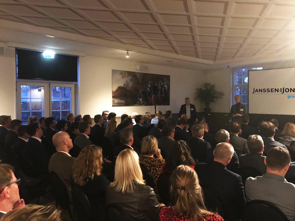 Gisteren vond de jaarlijkse nieuwjaarsbijeenkomst van Janssen de Jong Groep plaats. CEO <a href="/Hansnjsmits/">Hans Smits</a> en CFO Pieter Pijper blikten terug op een succesvol 2018 en inspireerden alle aanwezigen met de speerpunten voor 2019! #Let'sbuildhappiness