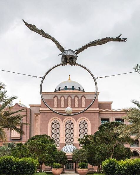 EmiratesPalace's tweet photo. #EmiratesPalace is home to over 157 different species of birds and a few artificial ones, like this stunning sculpture. #EPFacts
#AtThePalace #EmiratesPalace #SimplyAbuDhabi #VisitAbuDhabi #AmazingAbuDhabi #InAbuDhabi
Image
@tabletalesme https://t.co/sJu2Qbe6AA