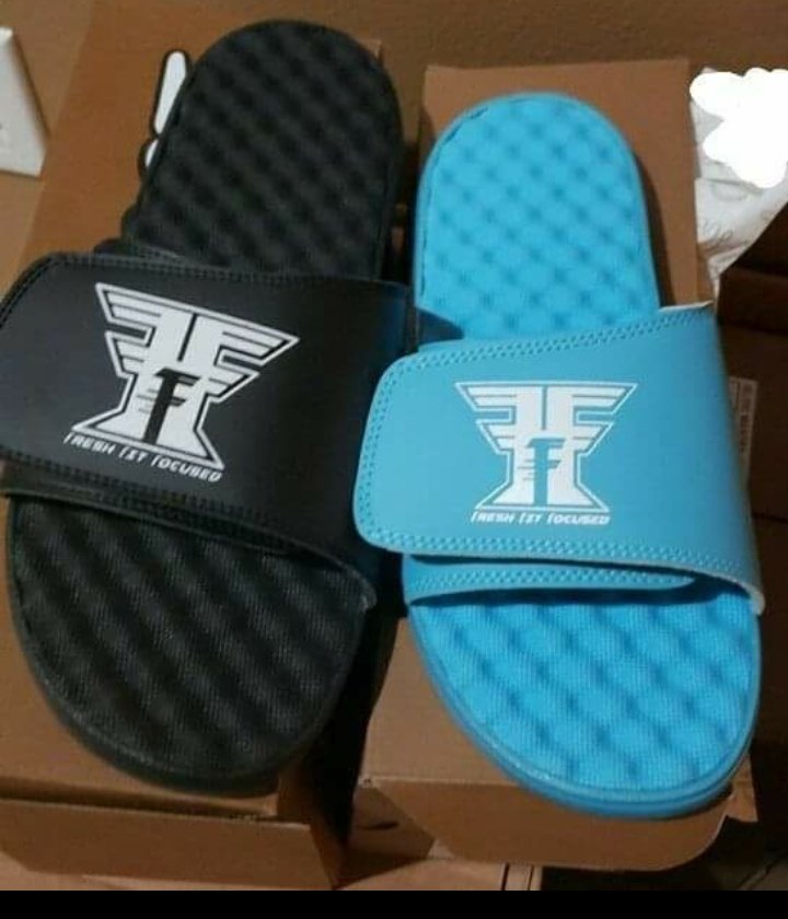 FreshFitFocused's tweet photo. Partnered with a solid company🇺🇸📦✈ #slides #freshfitfocused #independent #smallbiz #veteranowned #LookAtThaTLogo #LicensedProduct https://t.co/J49uRJZyrk