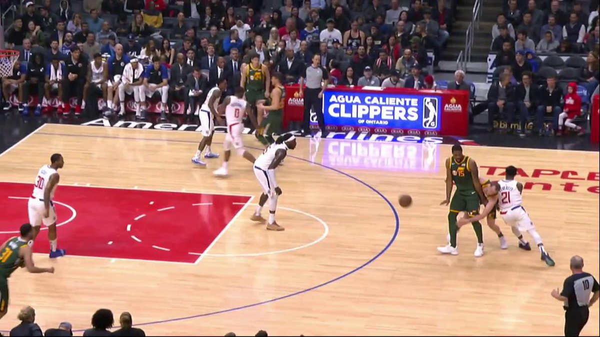 This week's #Shaqtin features a teammate takedown and an appearance from "Shook" Lopez π
Presented by @hotelsdotcom