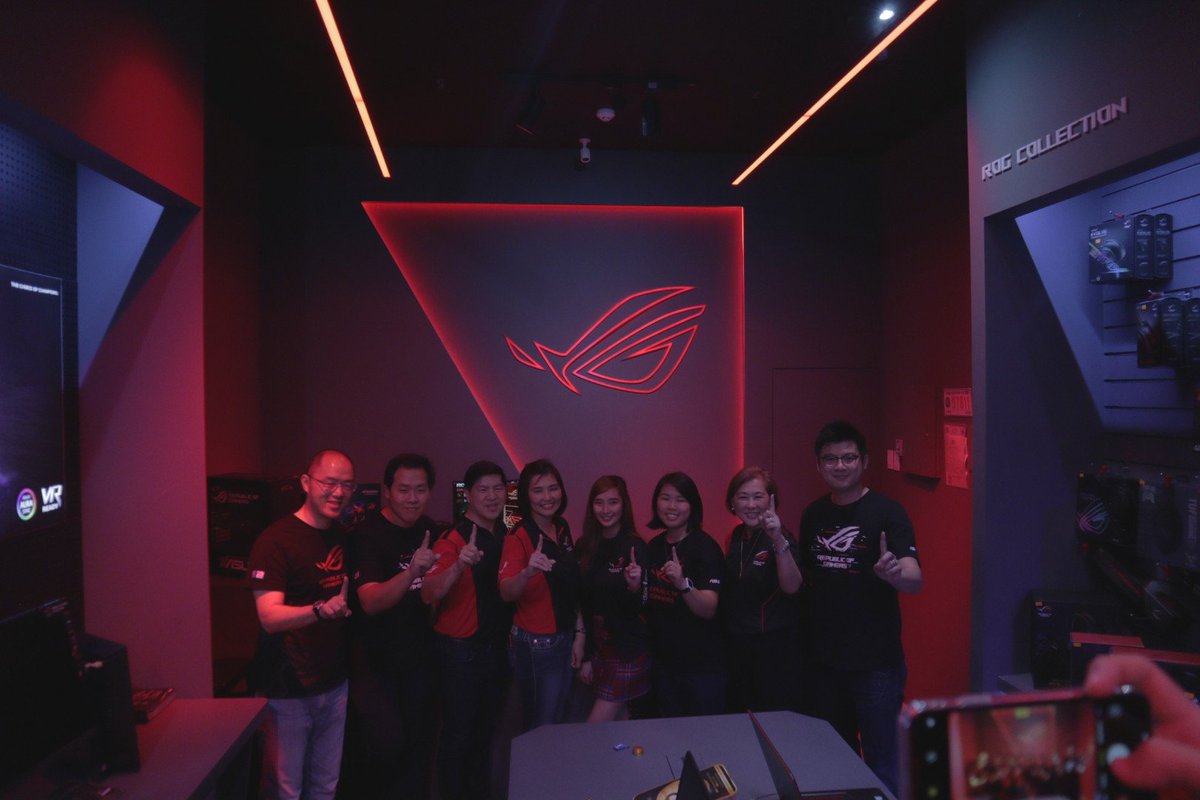 DavaoGeekHub's tweet photo. It's the grand opening of the ROG store here in @smcitydavao - Annex. Visit the store today and get to try and play with the ROG products and get a chance to meet @annbimateo.

#RepublicOfGamers #MindanaoDistrictOfTheRepublic #ROGDavao #DavaoEvents #DavaoTech #DavaoGeekHub https://t.co/ION2SfLRj7