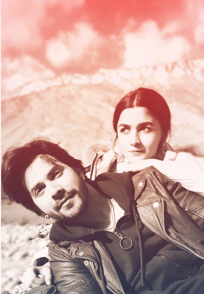 Varun_dvn's tweet image. It’s wrap on #kalank. My biggest film till date and the 4th one with @aliaa08 . We have worked really hard to  not let our fans down I’m crazy excited for people to see adi,Sona,madhuri maam, Sanju sir ,Alia Maam and me on the big screeen. Super excited about this one