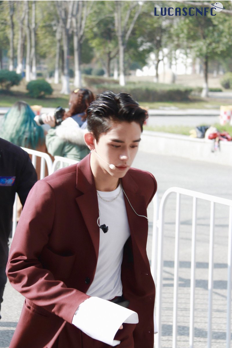 990125cn's tweet photo. 190118 以团之名 HD
#WayV #威神V #LUCAS #黄旭熙 #루카스 https://t.co/Pfux23CwPG