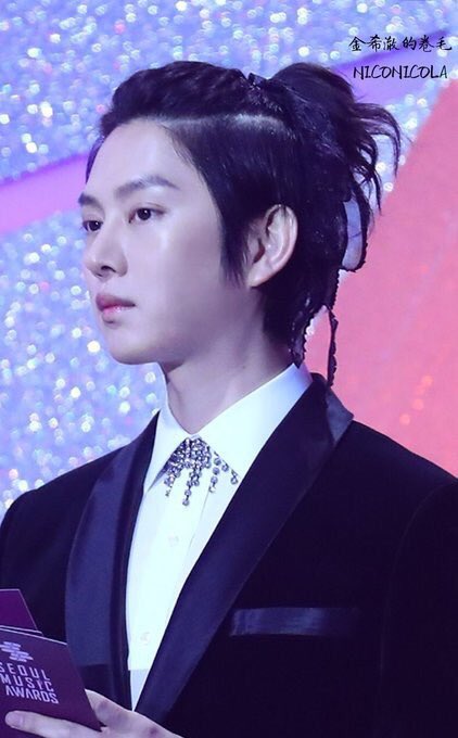 quwiee's tweet photo. Heechul's 10 years challenge 😂 
#superjunior #heechul #10yearschallenge https://t.co/wfoukYxP7m