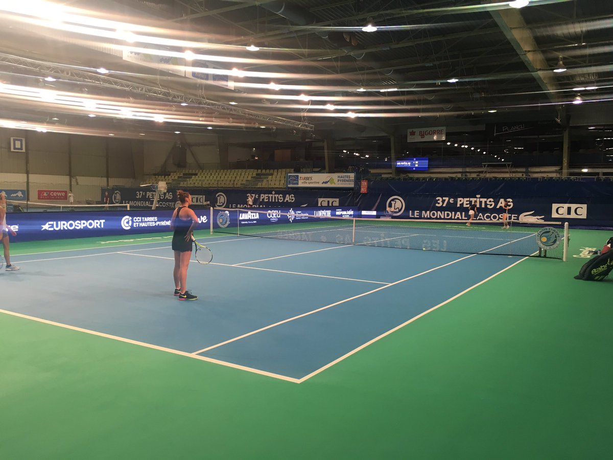 martindweston's tweet photo. Brits dominating the early practice courts @LesPetitsAs. Important to adjust to this unique environment. Fantastic experience for the @BritishTennis boys &amp; girls. #teamgb https://t.co/lizcei49Lf