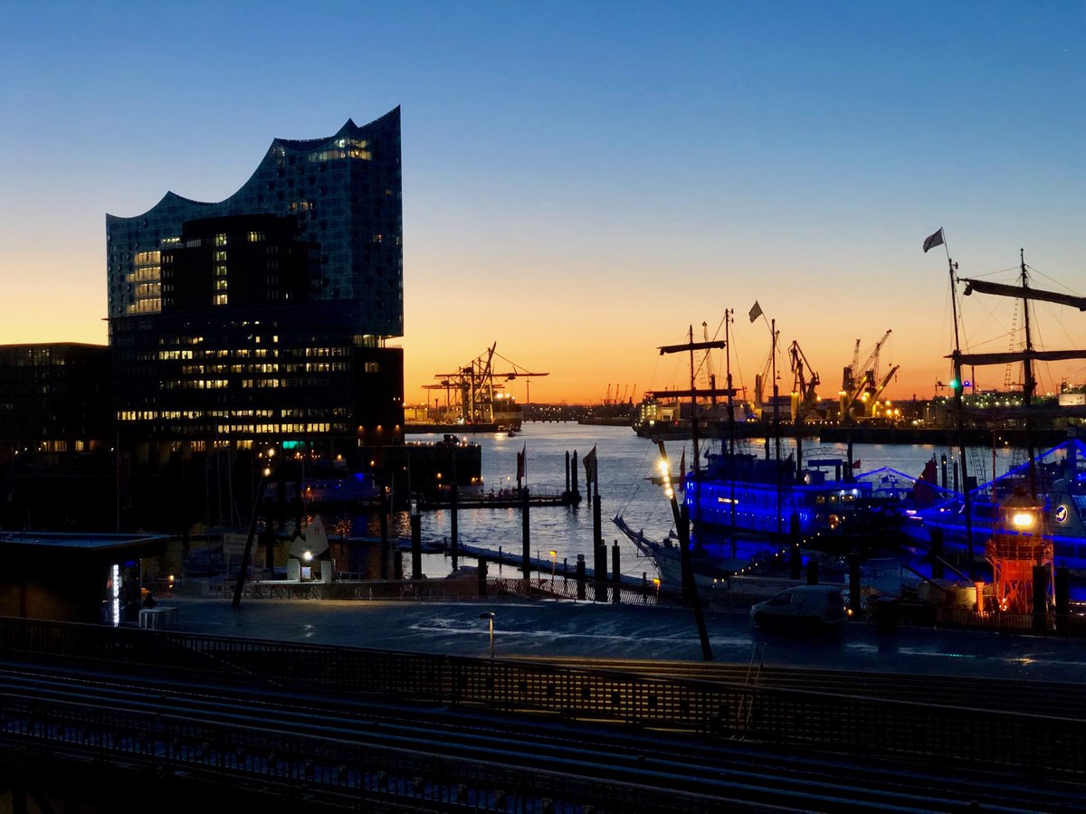 dj_thossi's tweet photo. Good morning #hamburg https://t.co/hfBJXXqwHn
