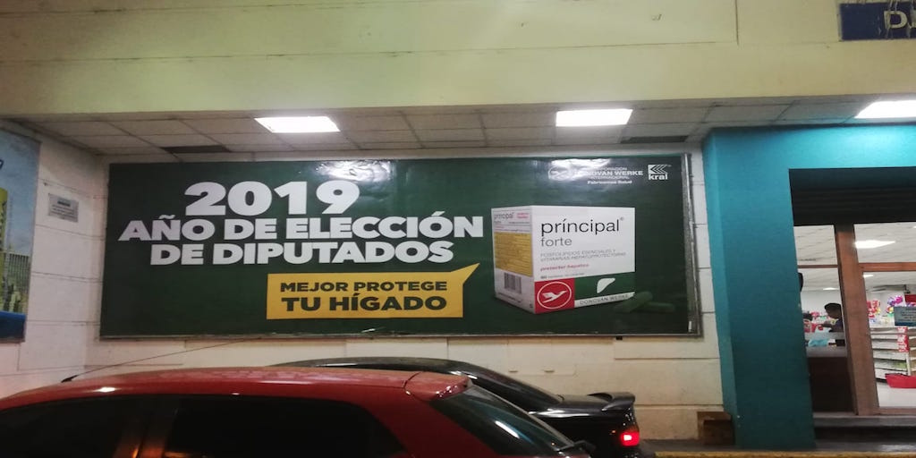 💡¡El ingenio para la publicidad!💡TSE da el banderazo de salida al proceso electoral 2019 🗳️, y ya vemos estos anuncios que no tienen nada que ver con los candidatos, pero sí con lo que pueden provocar en la salud 🤣🤣🤪. Ya saben cuiden su hígado 😎.