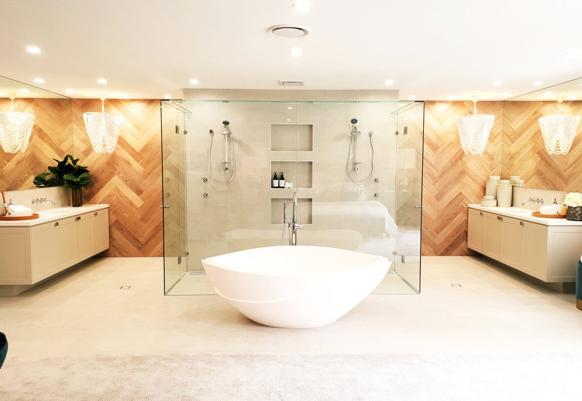 Raynuha's tweet photo. Now that's a bathroom #StreetofDreams #Brookwater #mysideyourside #displayhomes https://t.co/eanL13QBEb https://t.co/CWPBwXMiXH