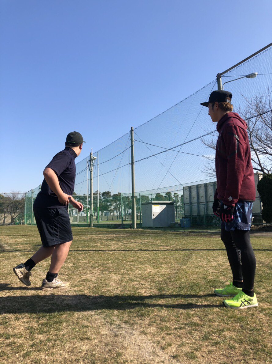 D_A_STADIUM's tweet photo. 金子選手に真剣指導をしていただきました！素人の私にも熱心に教えてくれました！勝負の世界で活躍するアスリートはさすがだなぁ。

#スポーツビジネス #金子侑司 #自主トレ https://t.co/WI86SbFG1M
