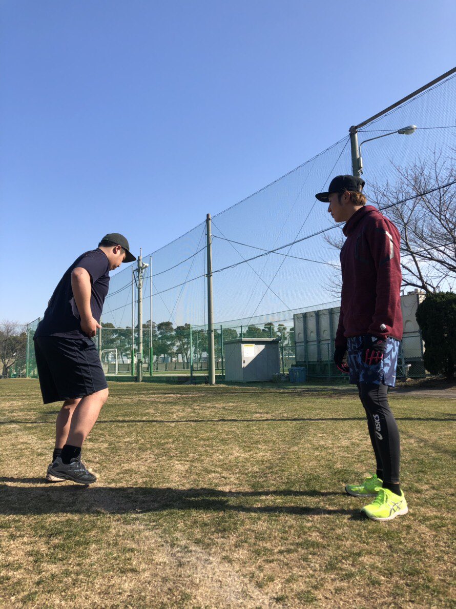 D_A_STADIUM's tweet photo. 金子選手に真剣指導をしていただきました！素人の私にも熱心に教えてくれました！勝負の世界で活躍するアスリートはさすがだなぁ。

#スポーツビジネス #金子侑司 #自主トレ https://t.co/WI86SbFG1M