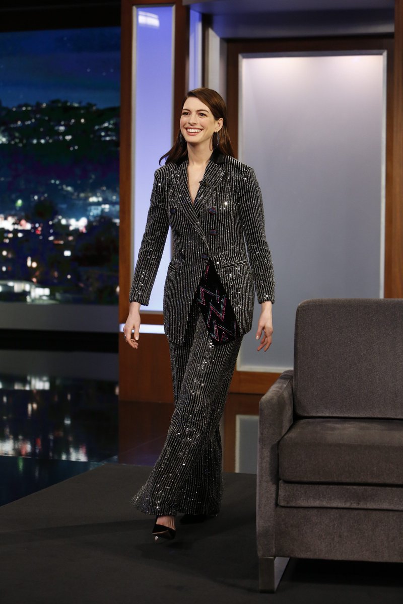 Anne Hathaway FANsite tweet media