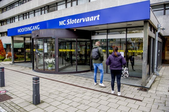 ESHPM_EUR's tweet photo. 'Het zorgstelsel is als het weer: het is nooit goed.' Lees het artikel van prof. dr. Marco Varkevisser die vandaag zijn oratie houdt bij #ESHPM in het @FD_Nieuws #marktordening @erasmusuni https://t.co/NfdkWHBijN https://t.co/i66rWLEHYq