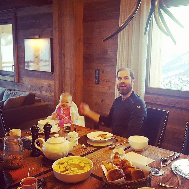 Going to miss these happy mornings at @whitemountainchalets #chezbugi #chaletstyle #bluebirdpowderday #ski #familytravel #luxurytravel #breakfast bit.ly/2DjIaD1