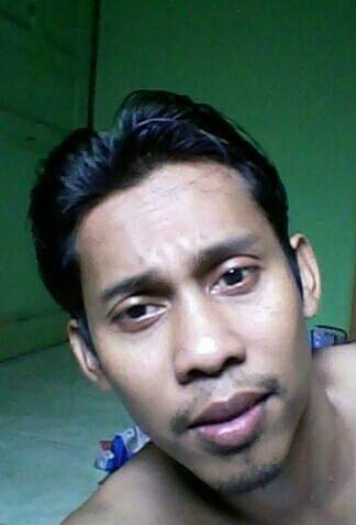 VAdvenus's tweet photo. Mas Salim, kuli mebel jati
Tampang manis, manuk e gedih... https://t.co/IHUQDYkny3