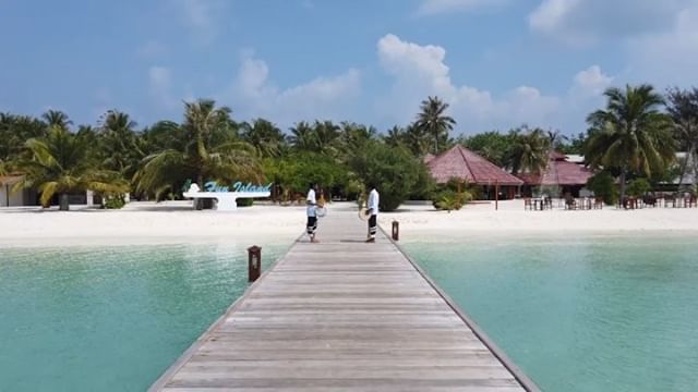 Welcome to @funislandresort .
.
.
#funislandresort #maldives #villahotels #resortlife #visitmaldives #sunnysideoflife #beautifulbeach #resortstyle #maldiveslovers #maldivesinsider #maldivesparadise bit.ly/2FCE7Er