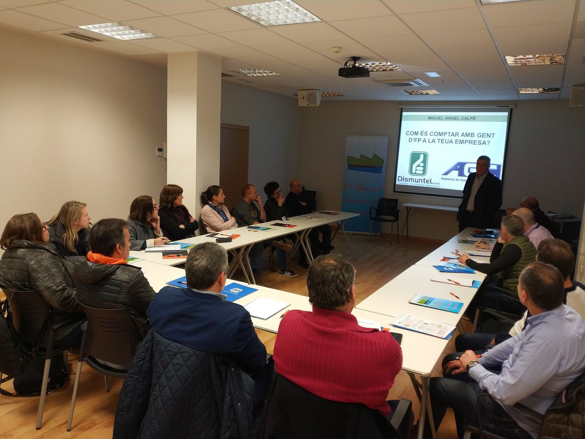 Durant la vesprada d'ahir es va realitzar al Centre Polivalent l'acció formativa organitzada per EMPAL, IES Sant Vicent Ferrer i IES Bernat Guinovart sobre quina és l'oferta formativa a la ciutat d'Algemesí i quins son els avantatges de la FP i la  FP Dual.