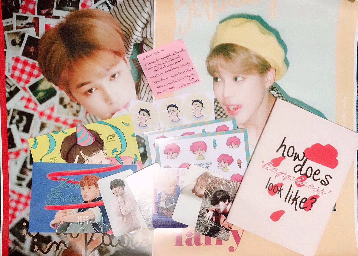 ARMYLAND_TH's tweet photo. @JustmeJIMIN อมลได้รับของที่ระลึกแล้วนะคะ น่ารักมากทุกอัตราเลยค่ะ 😊ดีใจที่ได้เป็นส่วนหนึ่งของโปรเจคนี้นะคะ ลายมือในโพสอิทน่ารักมากเลยค่ะ อุแง 💖 ซารางเฮนะคะ ~ #24thJMoncloud9 https://t.co/6I0By4ZHB2
