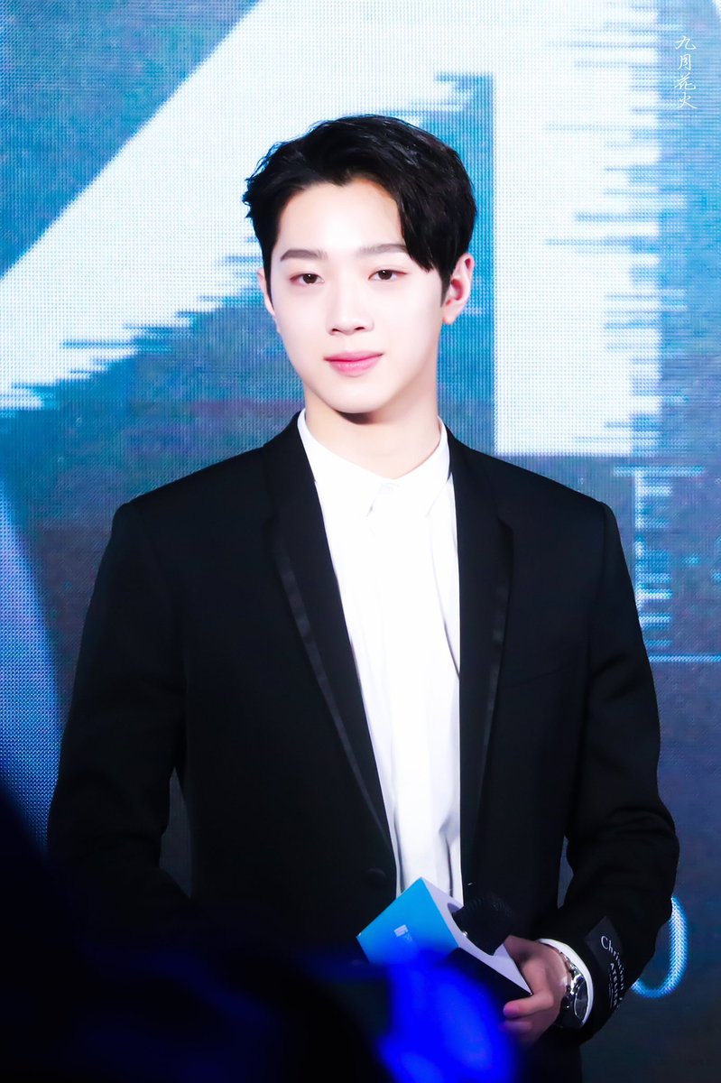 SeptFlowerbomb's tweet photo. 190113 初见未来发布会 #라이관린 #Laikuanlin #賴冠霖 https://t.co/Ue9Spf8Qlf