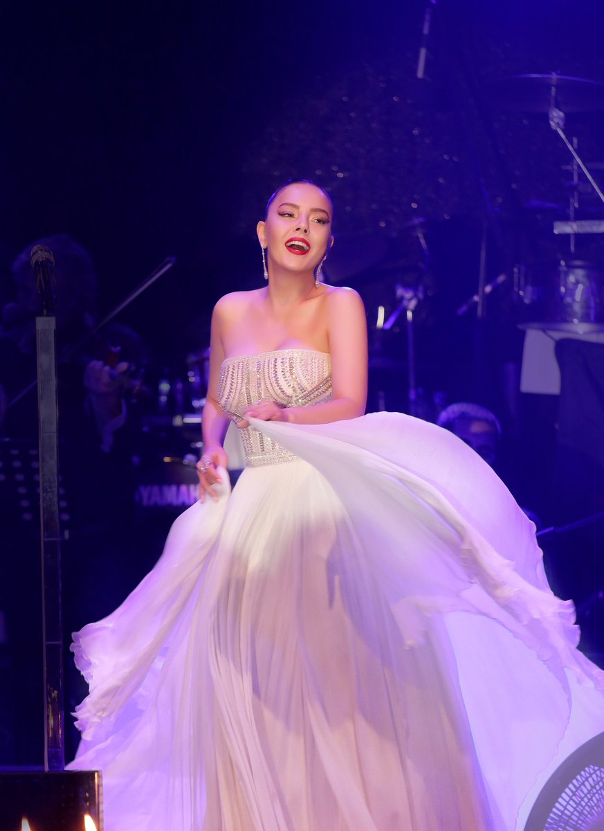 ebrugundessatiyor.com adresinden istediğiniz bir yardım kuruluşuna bağış yaparak “Alexander McQueen” imzalı bu elbiseye uygun fiyata sahip olabilirsiniz.
Ürün Kodu: 1260
Beden: 40
Fiyat: 2.500 tl
İletişim: info@ebrugundessatiyor.com