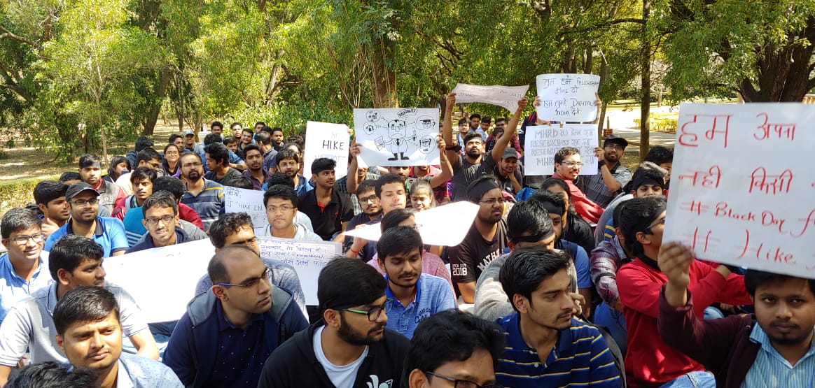 arvindgupta29's tweet image. Live from @iiscbangalore. The #HungerStrike is on for the #hikeresearchfellowship movement. 

#ResearchersInJail #researcher #stipendhike #HikeFellowship @PMOIndia @kvijayraghavan @Ashutos61 @PrakashJavdekar @drharshvardhan @ResearchSchola6 @HikeFellowship @IndiaDST @HRDMinistry